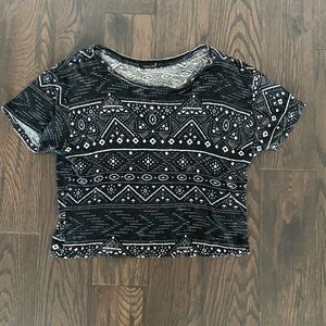 Printed black and white cropped shirt